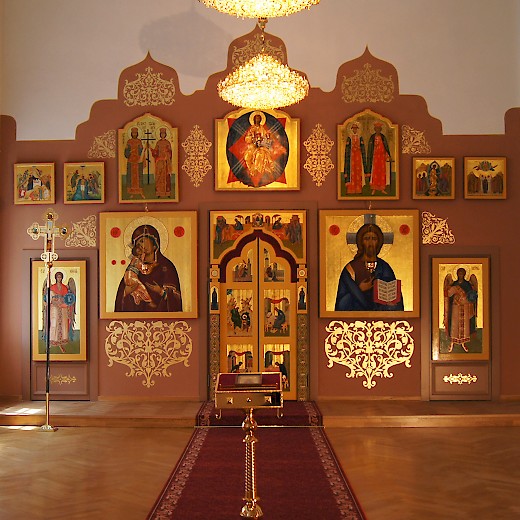 Typisch orthodoxe Formen: Die Wandgestaltung ähnelt der Silhouette von Kirchen-Kuppeln.